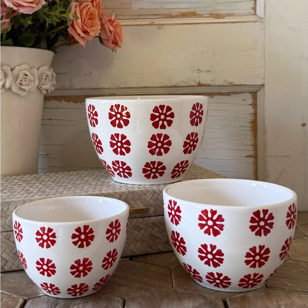 Crate & Barrel “Scandia” Nesting Bowls Mixing Set/3, Red & White